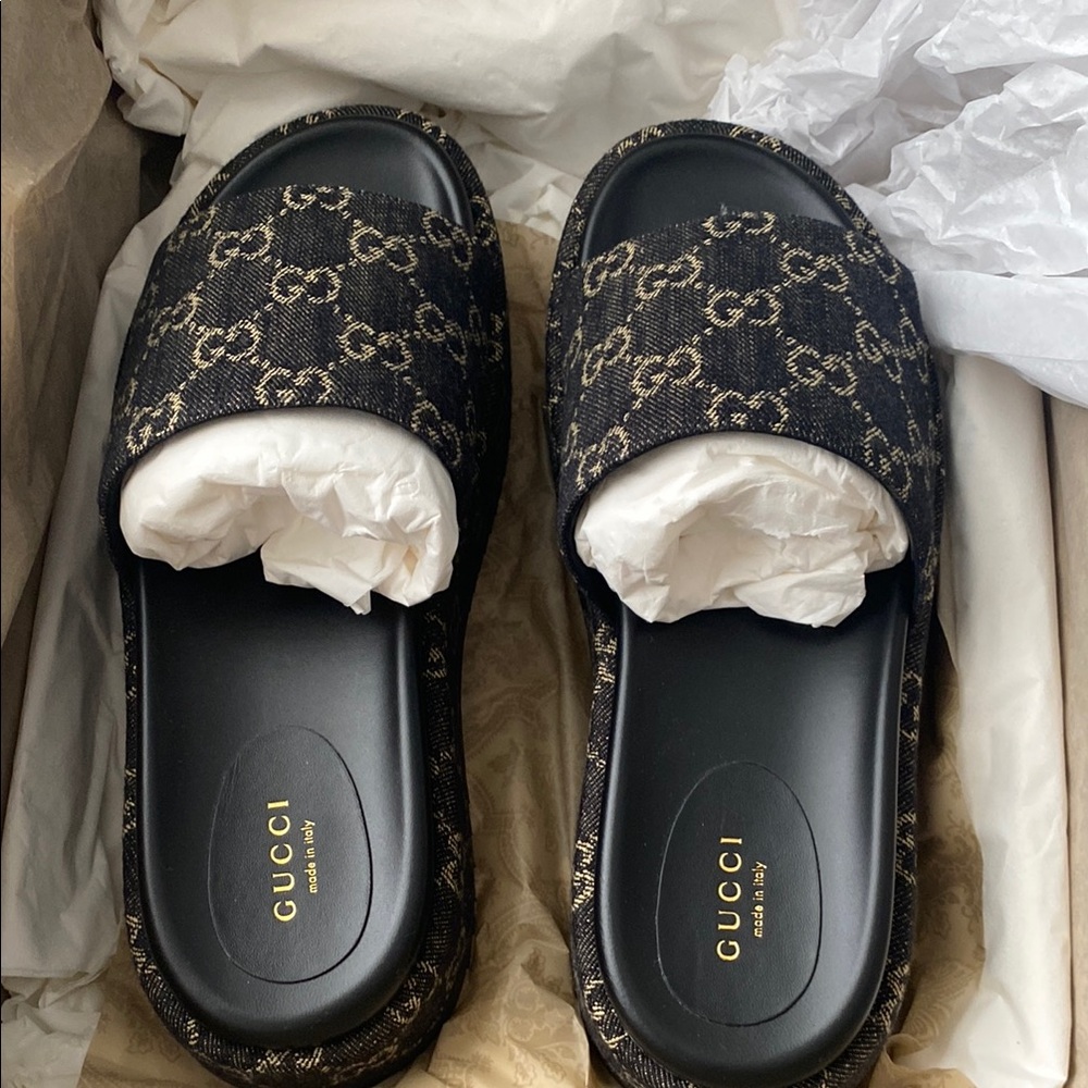 Gucci Black denim Gucci sandals with Iconic Design